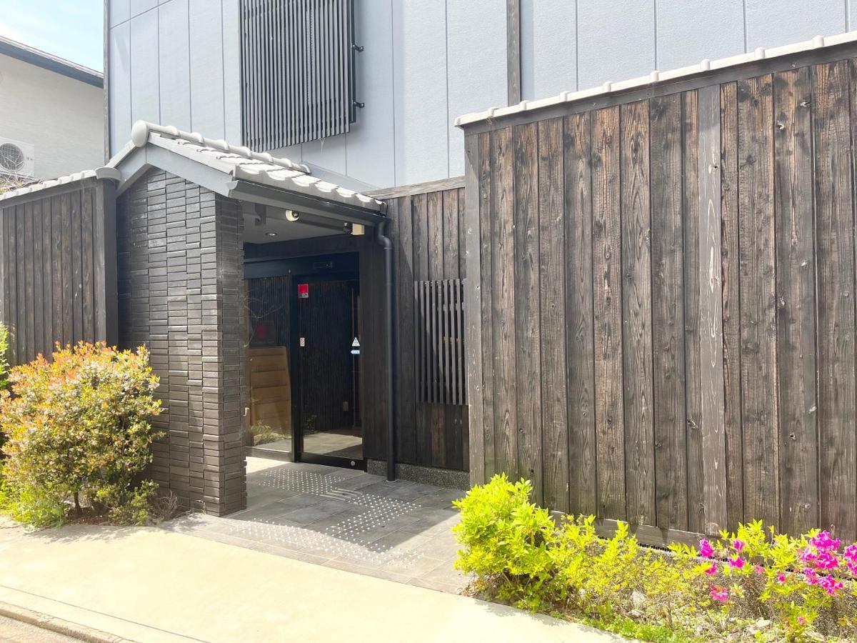 Guest One More Heart At Higashi Otowa — Photos 1